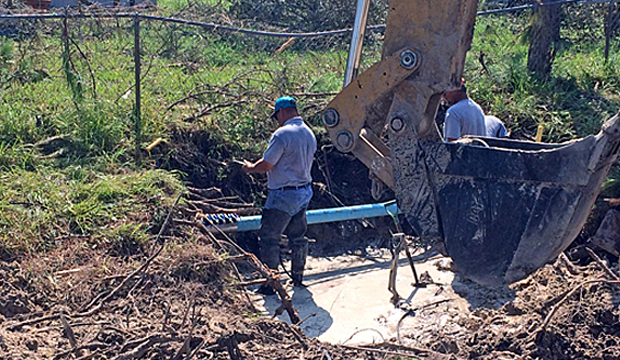 Workers from Jonah SUD repair pipelines near Holiday Beach after Hurricane Harvey.