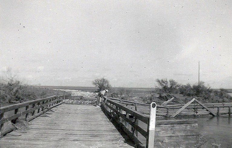 Petrolina Creek bridge photo 32